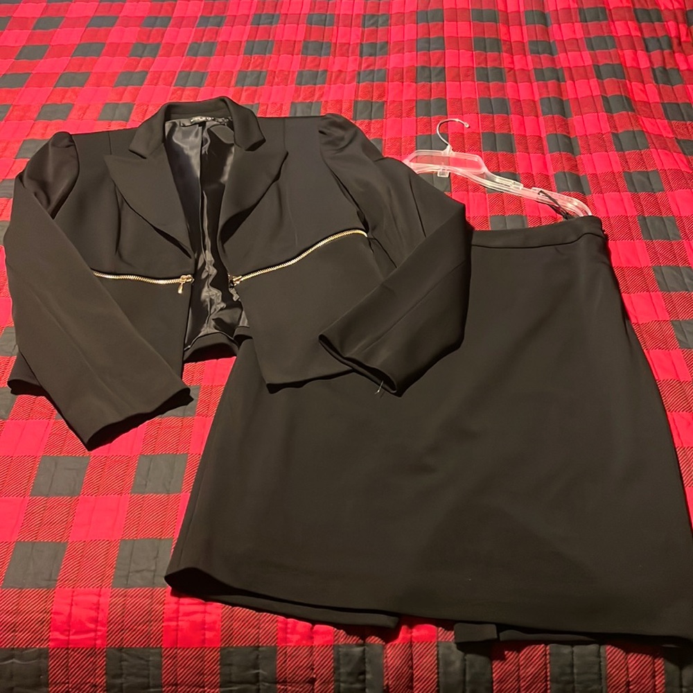 Nine West Suit. Size 6.